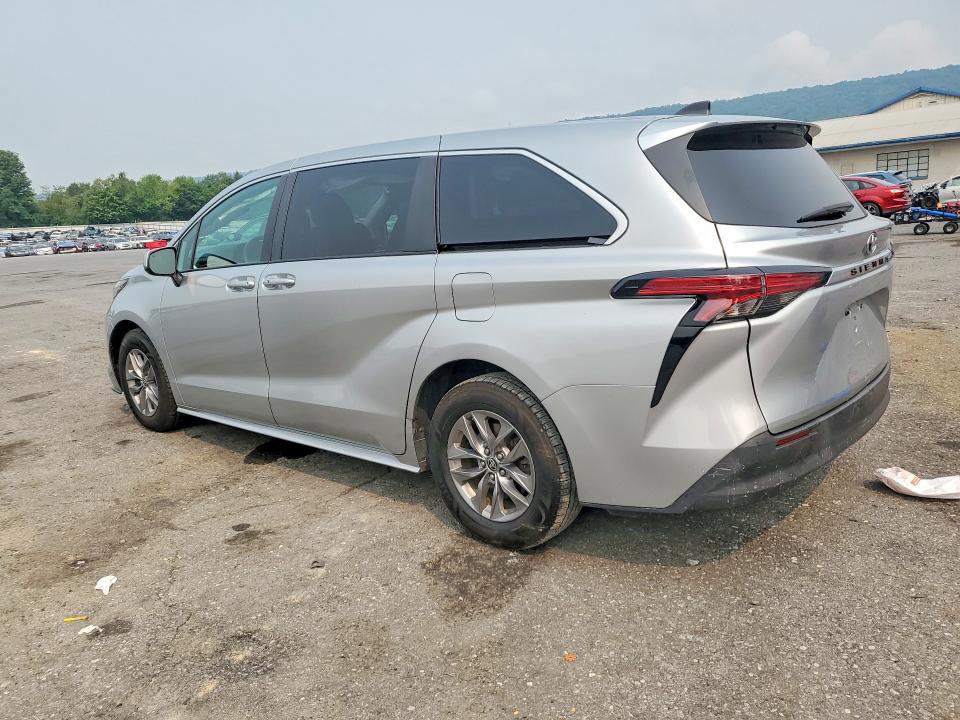 Photo 2 from auction – 2022 TOYOTA SIENNA with VIN 5TDKRKEC5NS106347