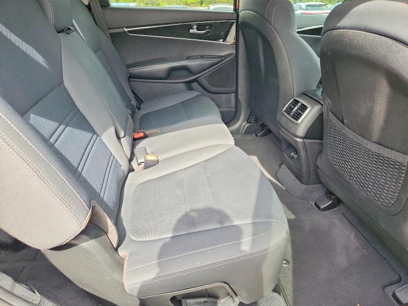 Photo 11 from auction – 2019 KIA SORENTO with VIN 5XYPG4A33KG567682