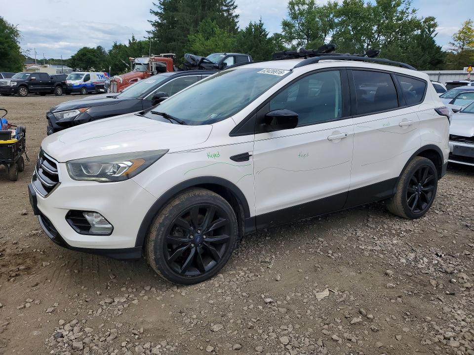 FORD ESCAPE 2017 con VIN 1FMCU9GD1HUC91896 - Foto de la subasta