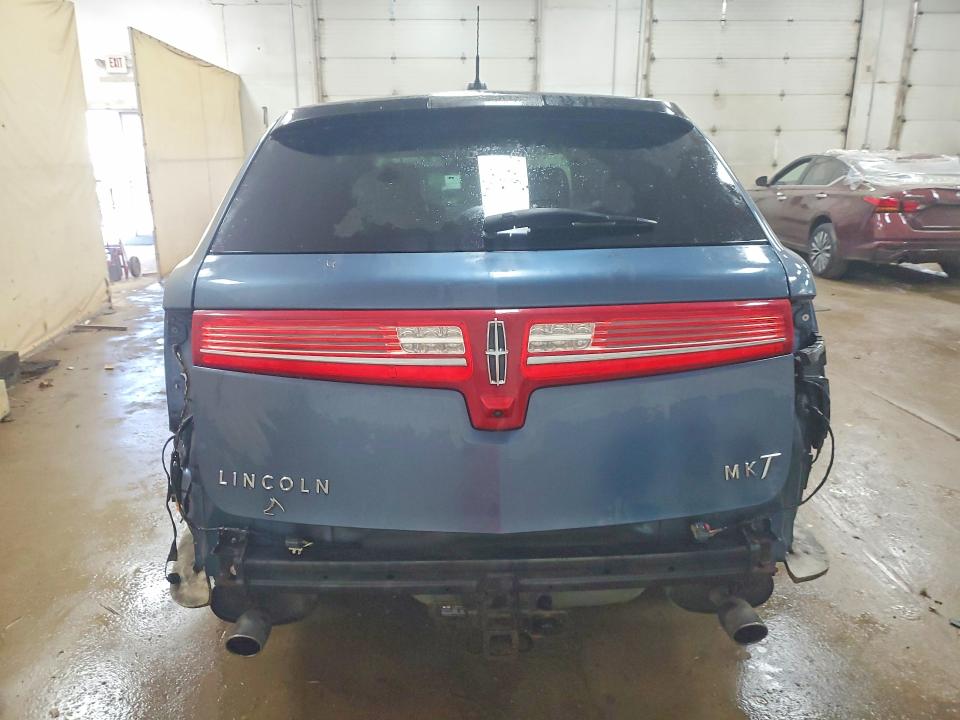 Photo 6 from auction – 2018 LINCOLN MKT with VIN 2LMHJ5AT1JBL02158