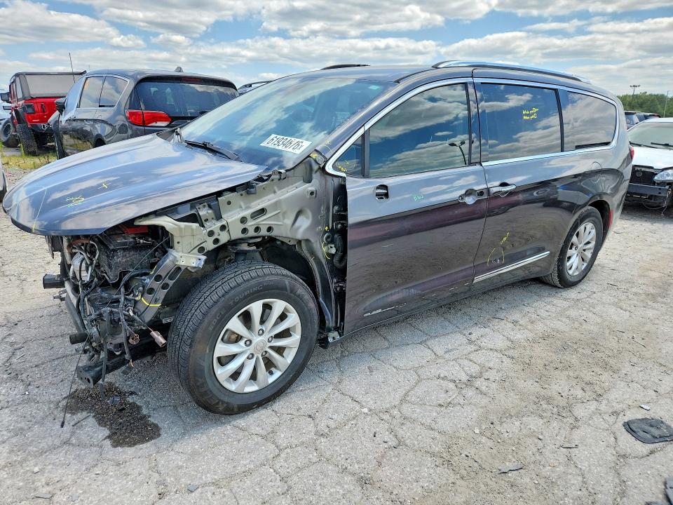 CHRYSLER PACIFICA 2018 with VIN 2C4RC1BG7JR113806 - Photo from auction
