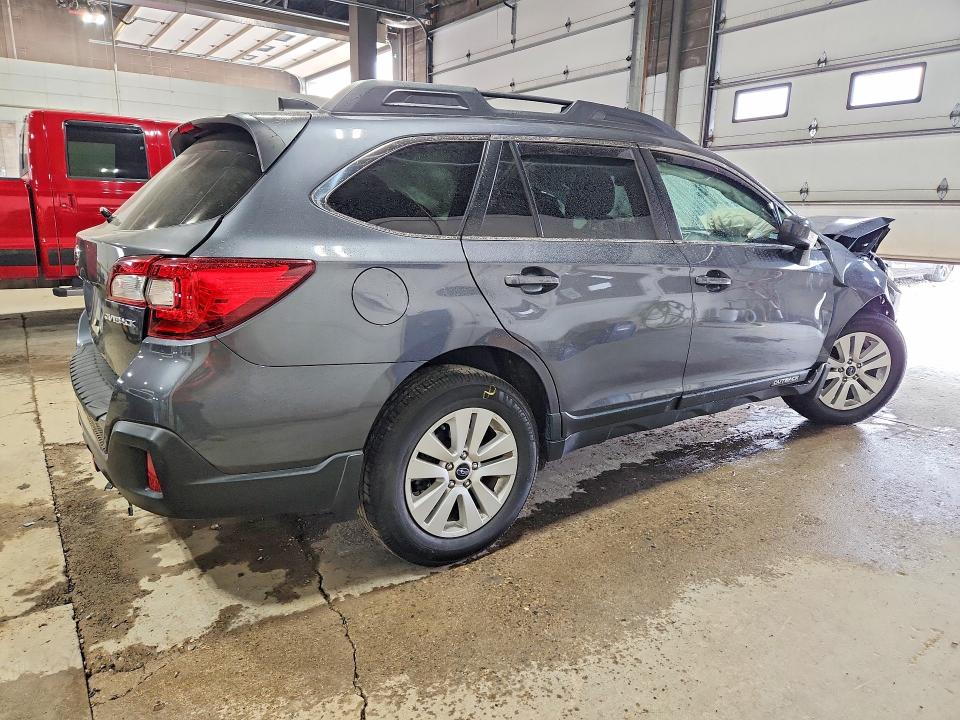 Photo 3 from auction – 2018 SUBARU OUTBACK with VIN 4S4BSACC5J3312972