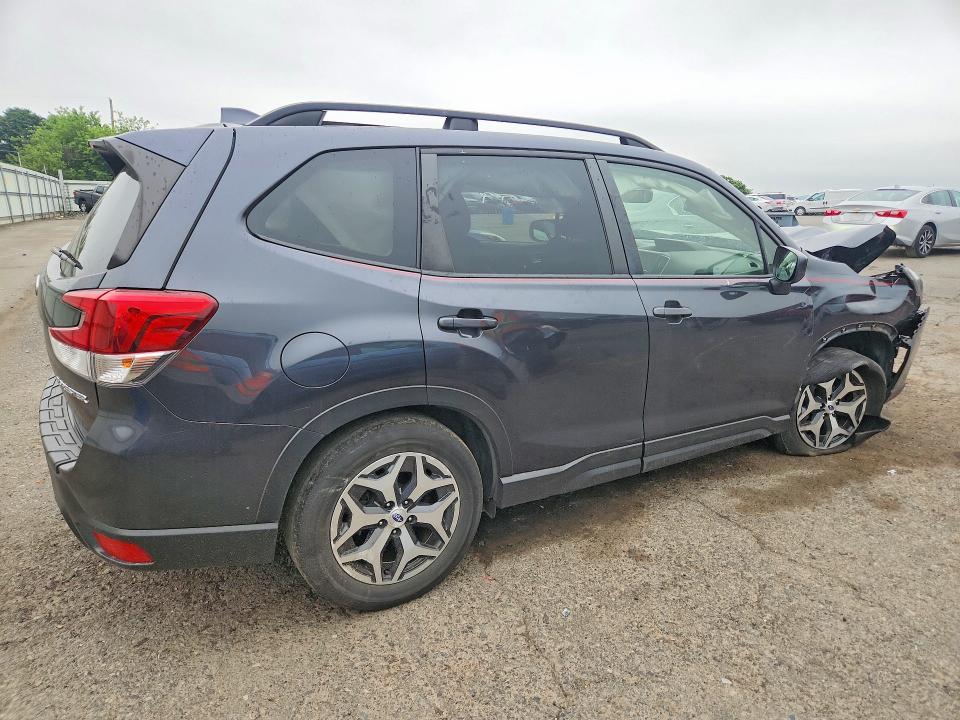 Photo 3 from auction – 2019 SUBARU FORESTER with VIN JF2SKAECXKH563851