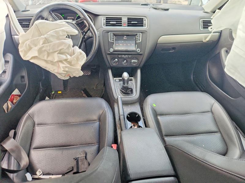 Photo 8 from auction – 2018 VOLKSWAGEN JETTA with VIN 3VWDB7AJ3JM221826