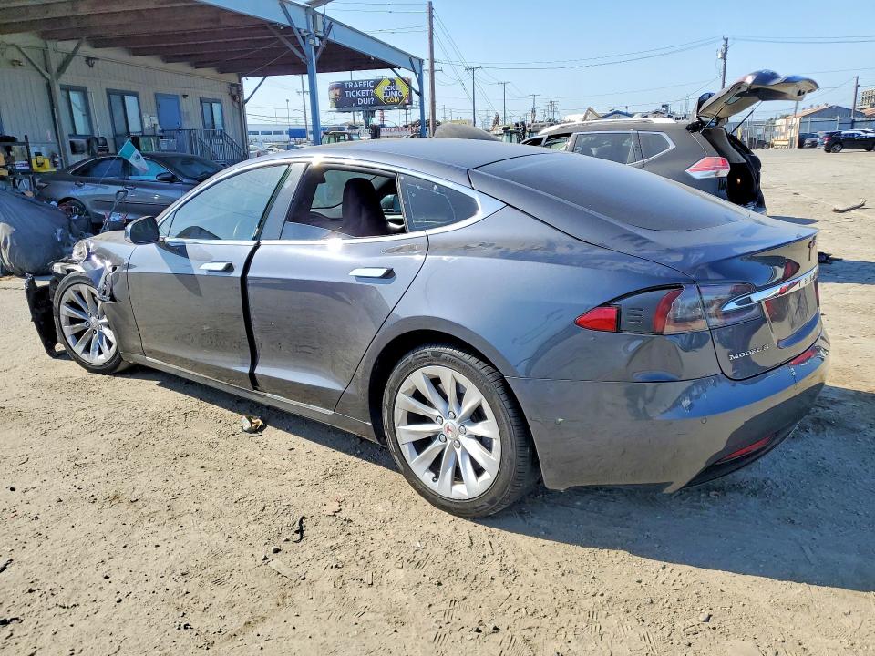 Zdjęcie 2 z aukcji – 2016 TESLA MODEL S z VIN 5YJSA1E12GF175343
