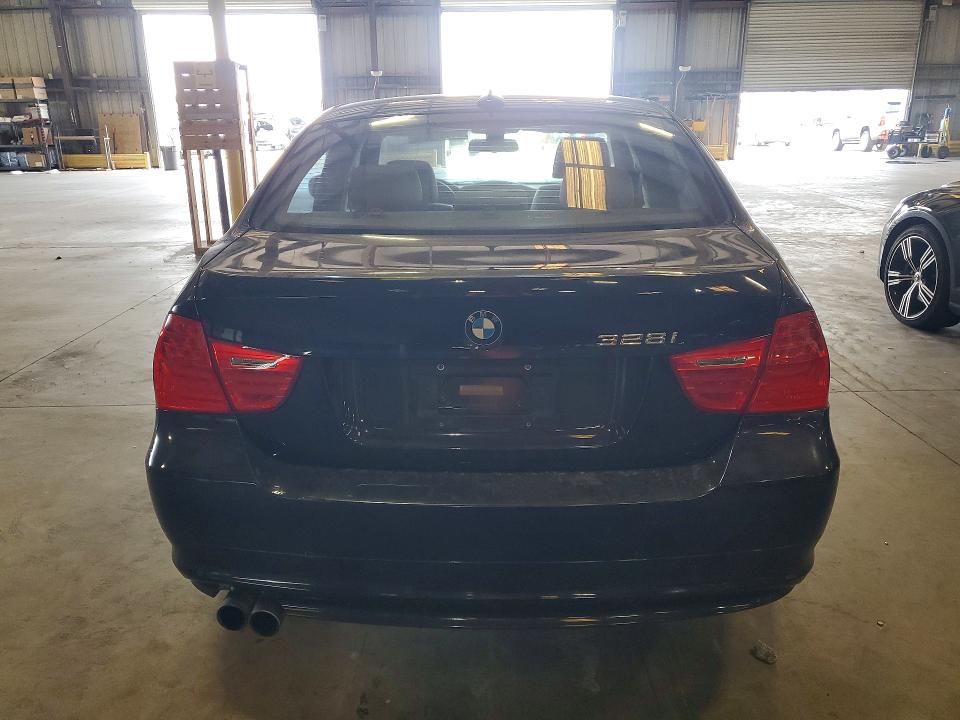 Photo 6 from auction – 2011 BMW 328 with VIN WBAPH7G54BNN03535