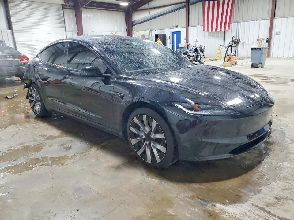 Снимка 4 от търг – 2025 TESLA MODEL 3 с VIN 5YJ3E1EA0SF043196