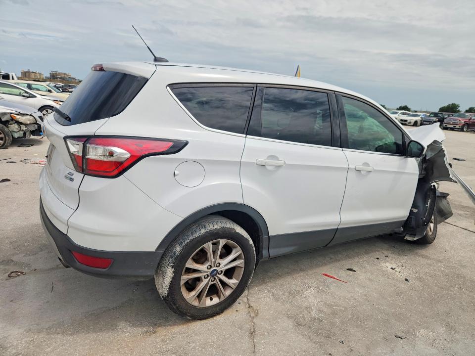 Foto 3 de la subasta – 2017 FORD ESCAPE con VIN 1FMCU9GD8HUE48811