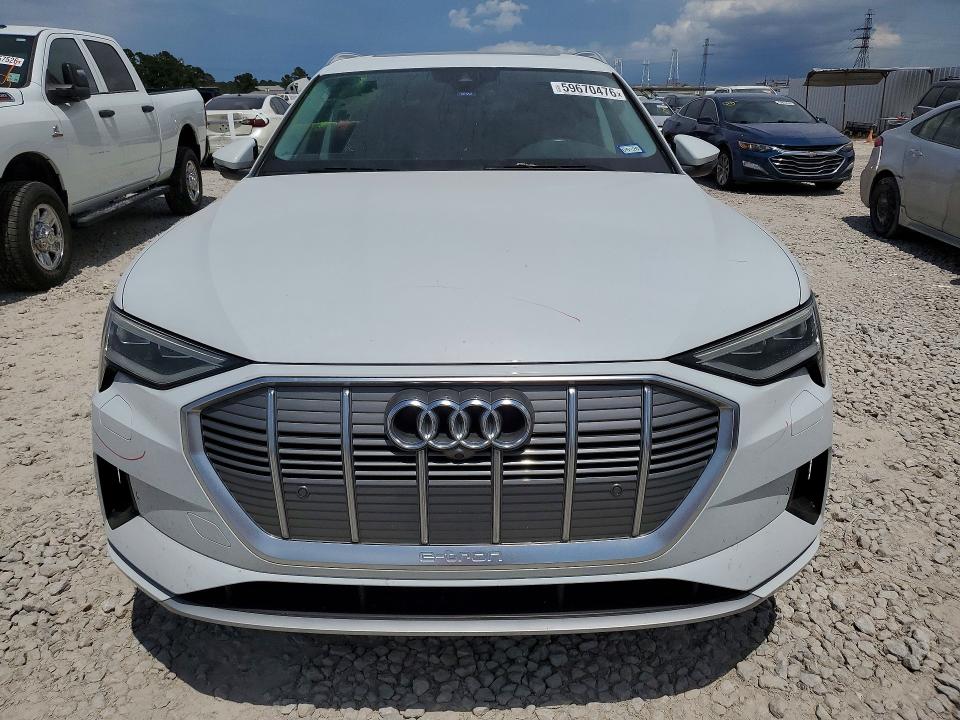 Photo 5 from auction – 2019 AUDI E-TRON with VIN WA1LAAGE8KB024971