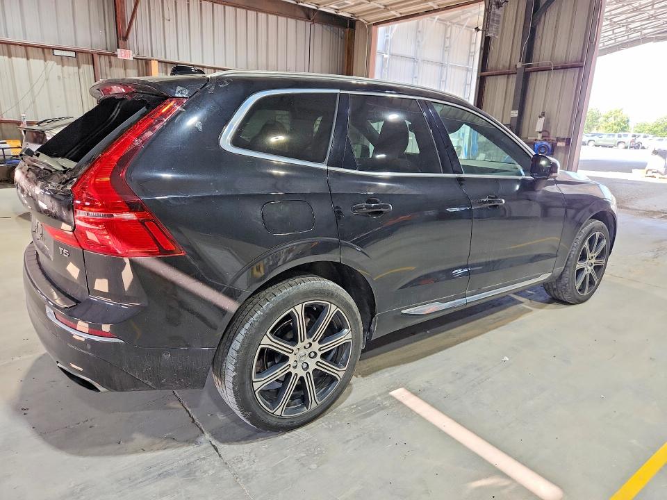 Photo 3 from auction – 2019 VOLVO XC60 with VIN LYV102RLXKB210494