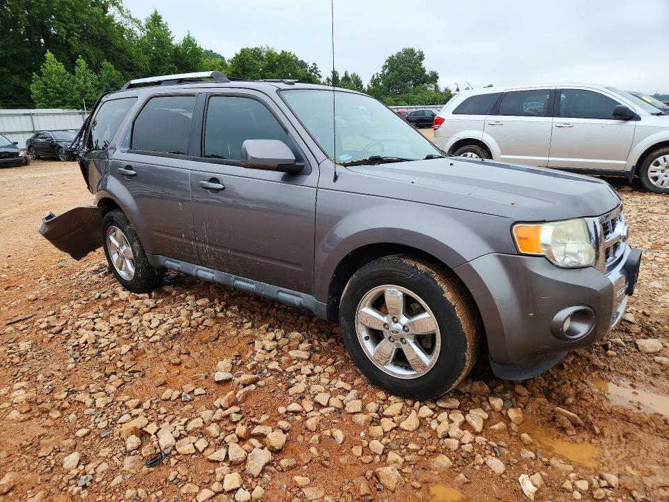 Photo 4 from auction – 2011 FORD ESCAPE with VIN 1FMCU0EG0BKB02893