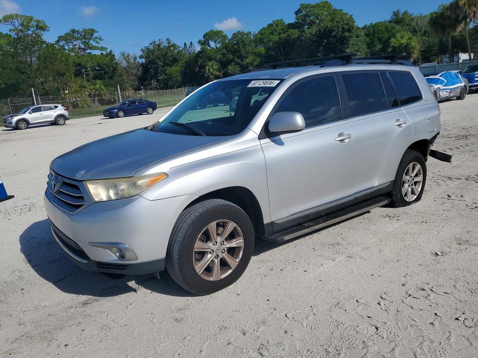 TOYOTA HIGHLANDER 2011 with VIN 5TDZK3EHXBS031287 - Photo from auction