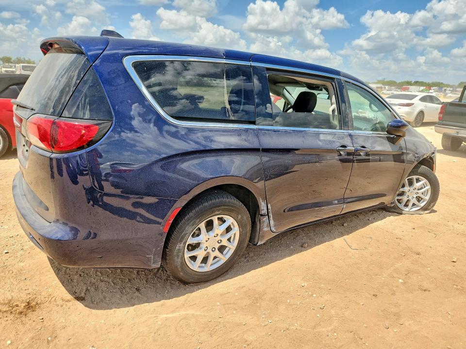Photo 3 from auction – 2020 CHRYSLER VOYAGER with VIN 2C4RC1CG7LR134530