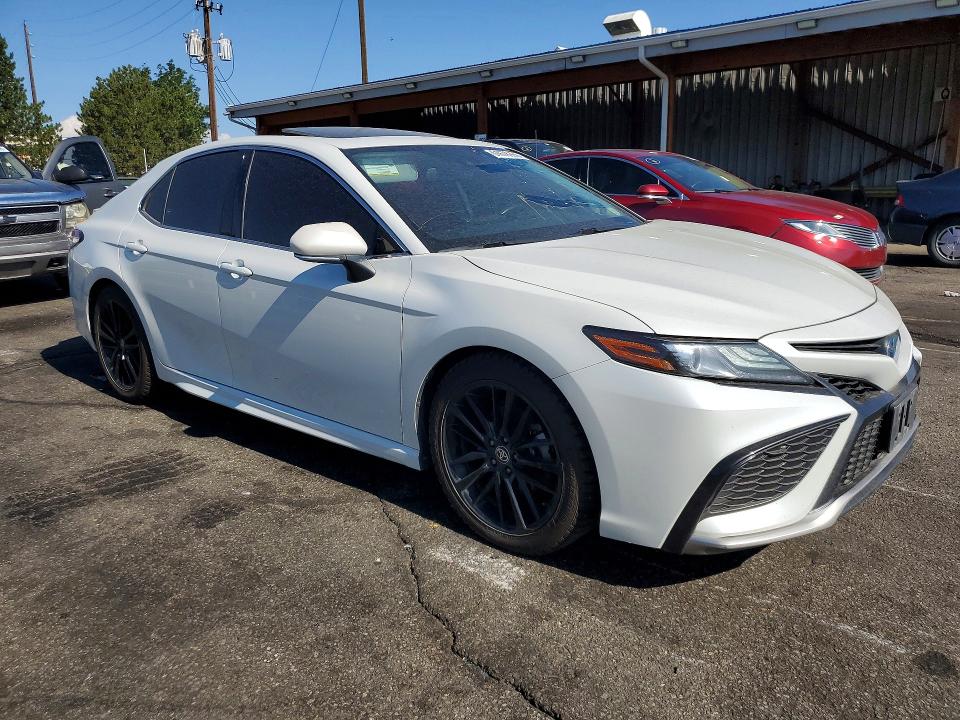 Photo 4 from auction – 2022 TOYOTA CAMRY with VIN 4T1K31AK7NU040951
