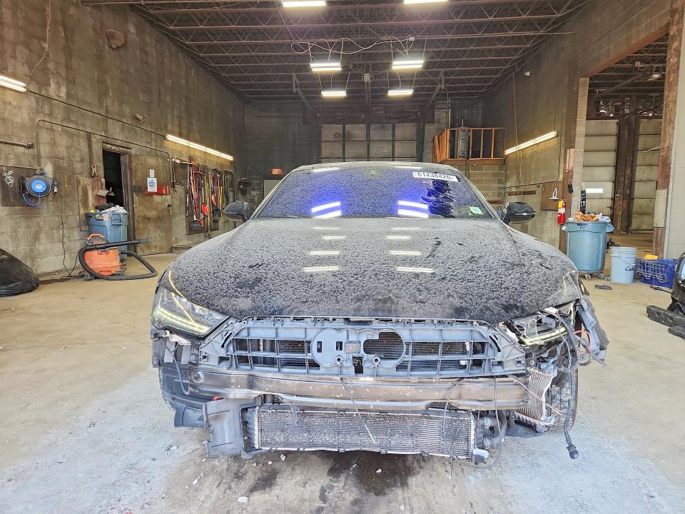 Photo 5 from auction – 2017 AUDI S7 with VIN WAU2FAFCXHN117952