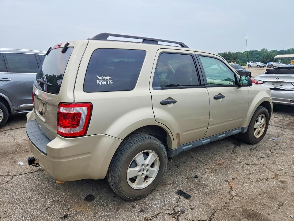 Photo 3 from auction – 2010 FORD ESCAPE with VIN 1FMCU0D71AKD25864