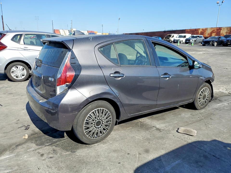 Photo 3 from auction – 2016 TOYOTA PRIUS C with VIN JTDKDTB39G1123886