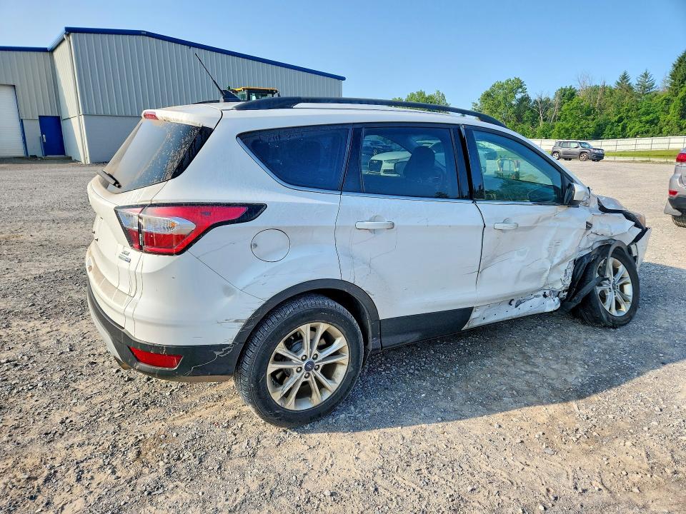 Photo 3 from auction – 2018 FORD ESCAPE with VIN 1FMCU9GD2JUC53826