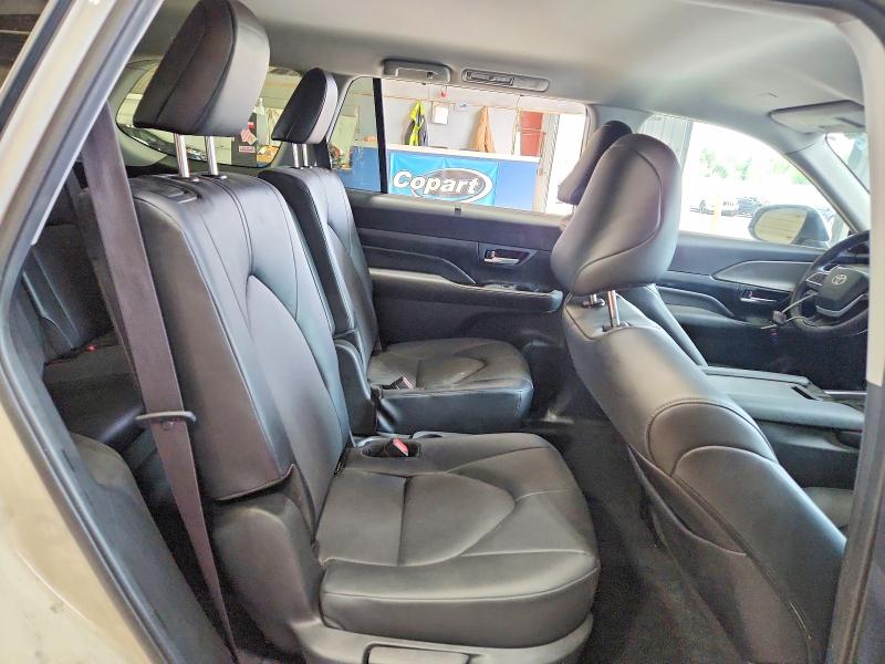 Photo 11 from auction – 2024 TOYOTA GRAND HIGHLANDER with VIN 5TDAAAB59RS026915