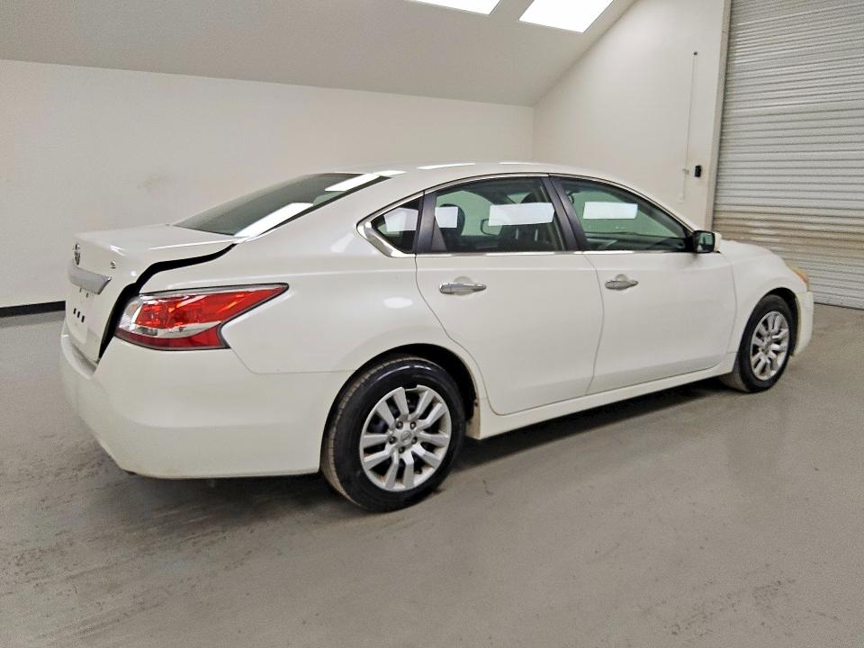 Photo 3 from auction – 2015 NISSAN ALTIMA with VIN 1N4AL3AP7FC217678