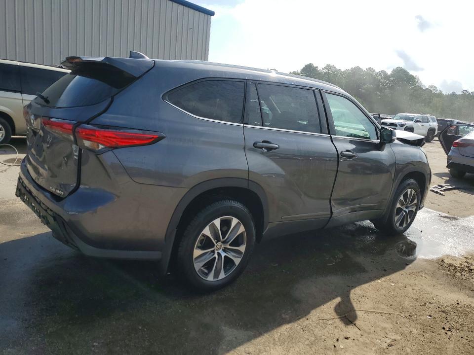 Photo 3 from auction – 2022 TOYOTA HIGHLANDER with VIN 5TDHZRBH3NS594426