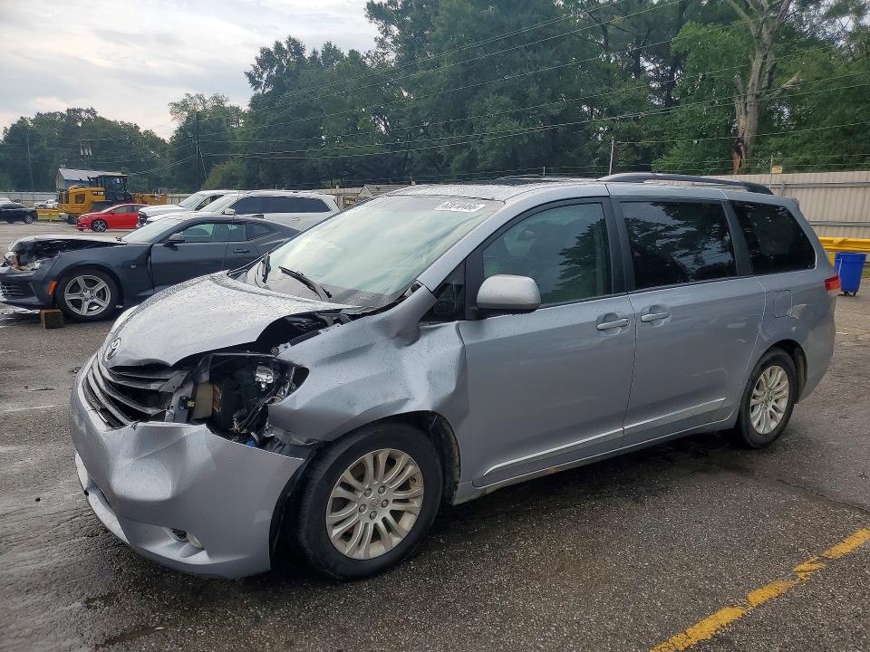 TOYOTA SIENNA 2013 with VIN 5TDYK3DCXDS305365 - Photo from auction