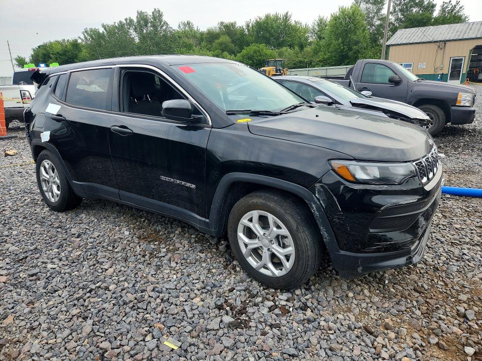 Foto 4 de la subasta – 2024 JEEP COMPASS con VIN 3C4NJDAN2RT165620