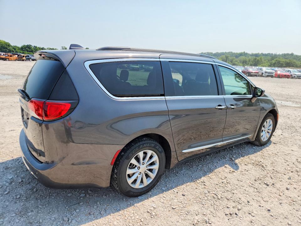 Photo 3 from auction – 2017 CHRYSLER PACIFICA with VIN 2C4RC1BG9HR507771