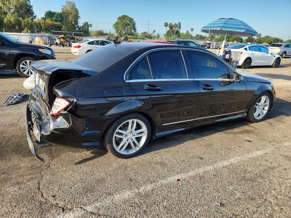 Photo 3 from auction – 2012 MERCEDES-BENZ C with VIN WDDGF8BB0CR204331