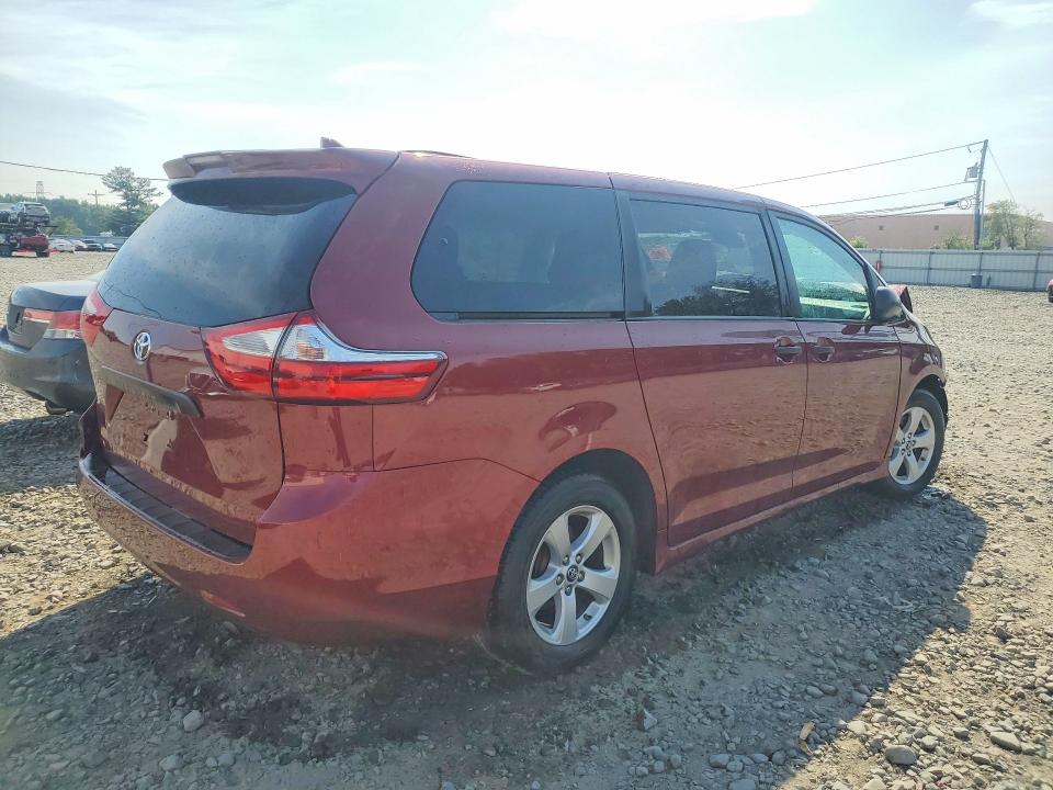 Photo 3 from auction – 2019 TOYOTA SIENNA with VIN 5TDZZ3DC4KS993988