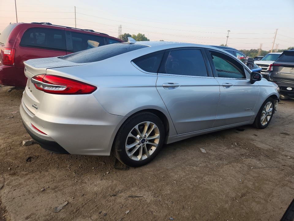 Photo 3 from auction – 2019 FORD FUSION with VIN 3FA6P0LU5KR129560