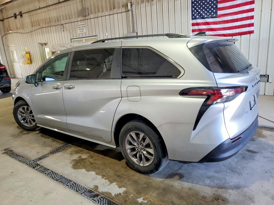 Photo 2 from auction – 2023 TOYOTA SIENNA with VIN 5TDYRKEC5PS156128