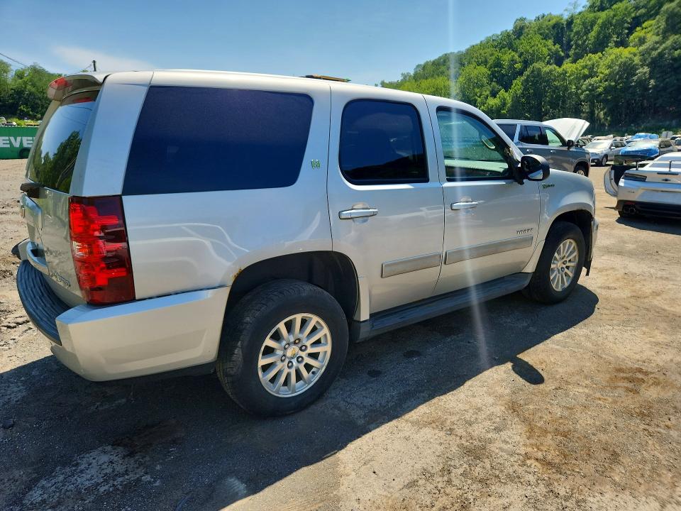 Photo 3 from auction – 2011 CHEVROLET TAHOE with VIN 1GNSKDFJ5BR204566