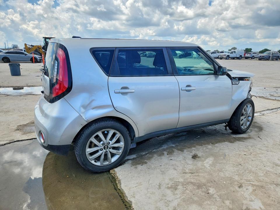 Photo 3 from auction – 2018 KIA SOUL with VIN KNDJP3A55J7612327