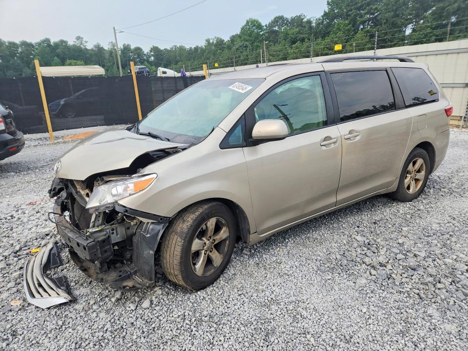 TOYOTA SIENNA 2017 with VIN 5TDKZ3DC5HS827022 - Photo from auction