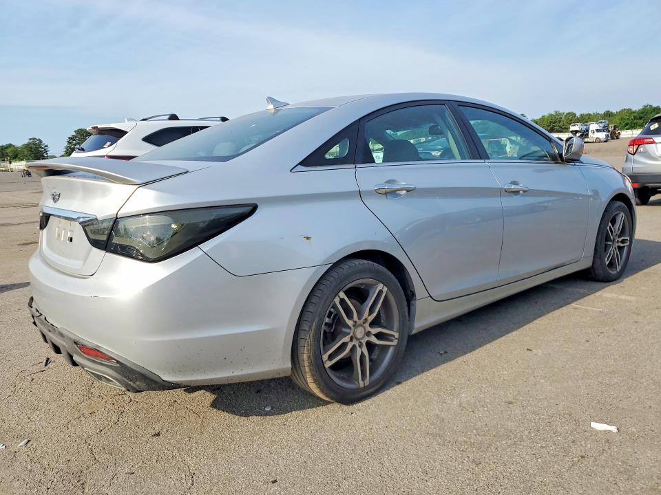 Photo 3 from auction – 2011 HYUNDAI SONATA with VIN 5NPEB4AC0BH199718