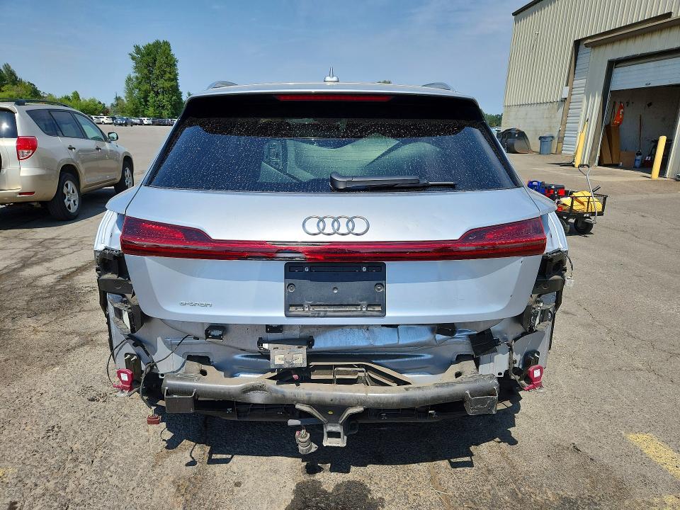 Photo 6 from auction – 2019 AUDI E-TRON with VIN WA1VABGE7KB008940
