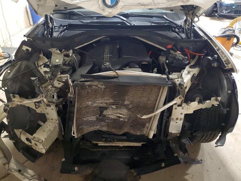 Photo 12 from auction – 2015 BMW X5 with VIN 5UXKR0C58F0P08039
