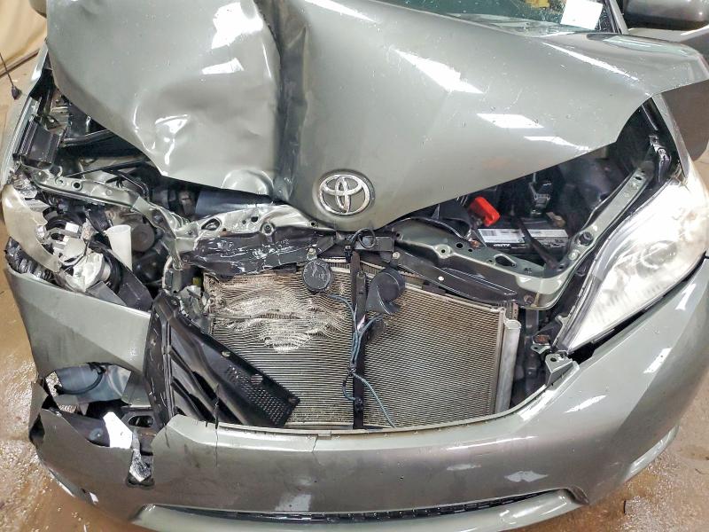 Photo 12 from auction – 2011 TOYOTA SIENNA with VIN 5TDKK3DC8BS131931