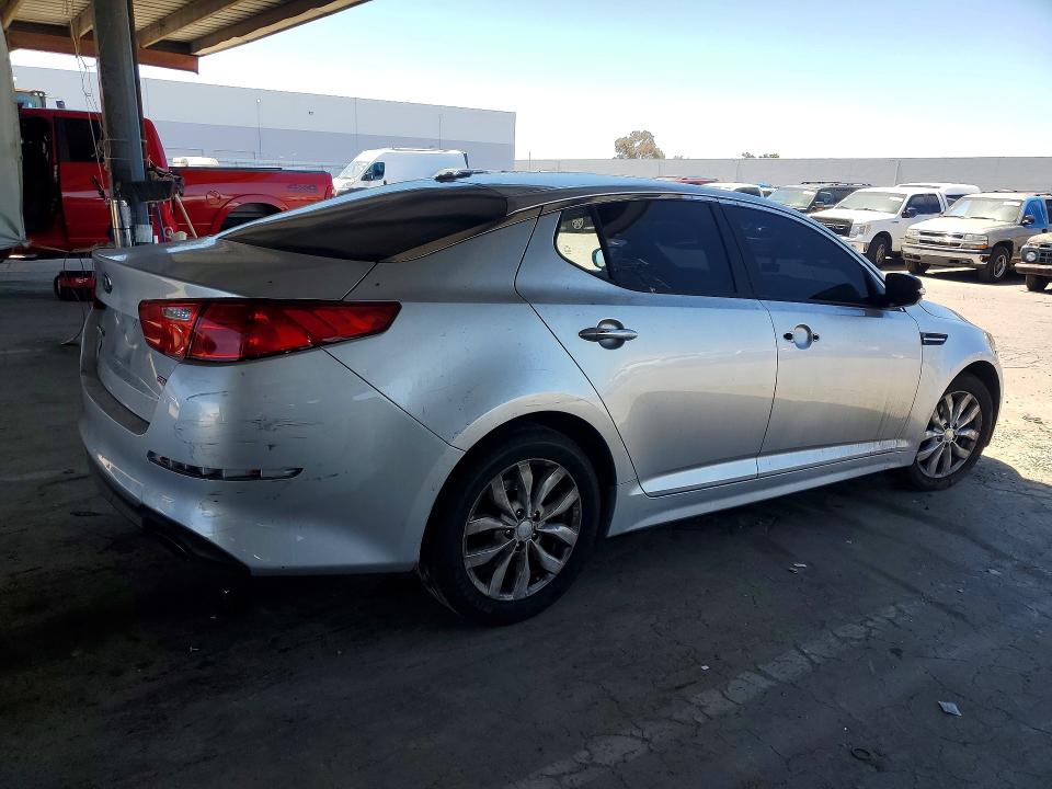 Фото 3 с аукциона – 2015 KIA OPTIMA с VIN 5XXGM4A70FG473684