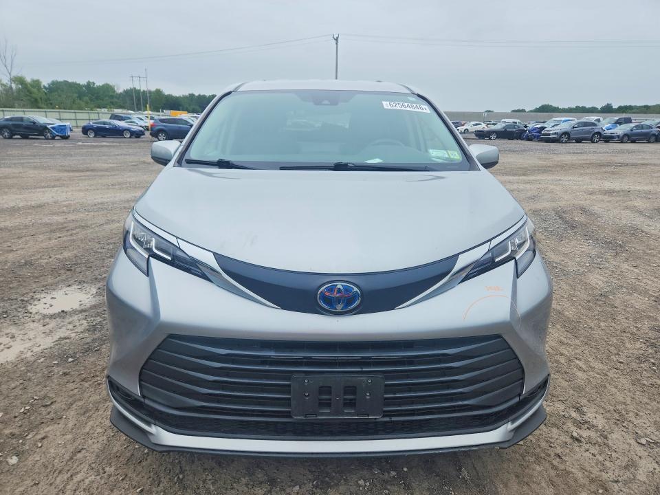 Photo 5 from auction – 2022 TOYOTA SIENNA with VIN 5TDKRKEC6NS092653
