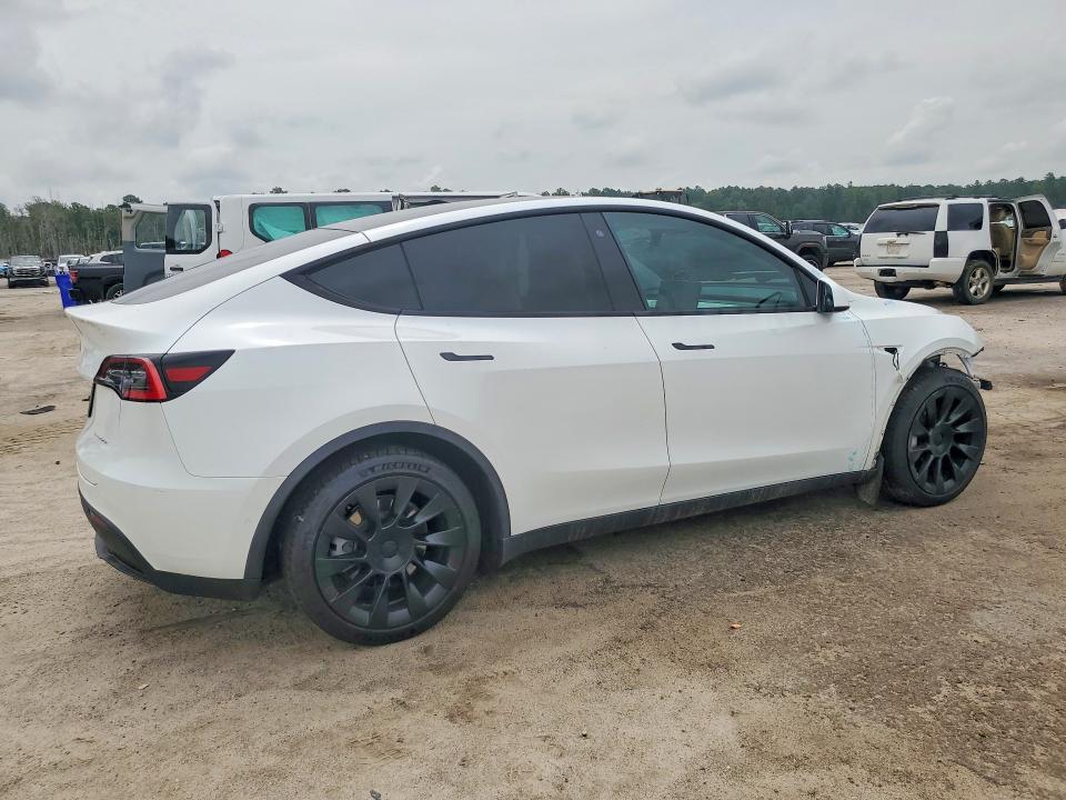 Photo 3 from auction – 2020 TESLA MODEL Y with VIN 5YJYGDEE0LF042698