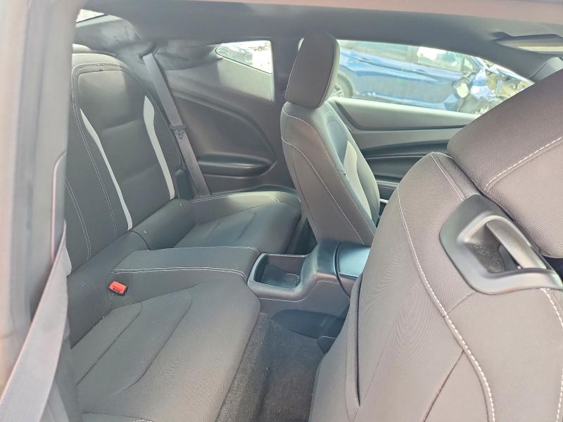 Photo 10 from auction – 2018 CHEVROLET CAMARO with VIN 1G1FB1RX7J0150000