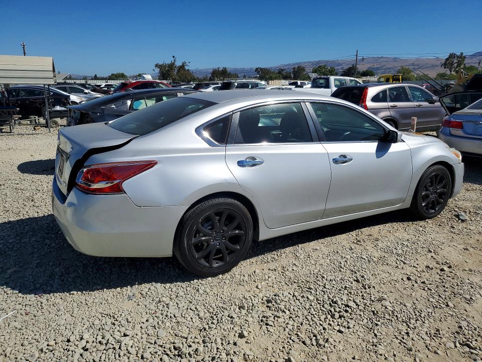 Photo 3 from auction – 2013 NISSAN ALTIMA with VIN 1N4AL3AP7DC255263