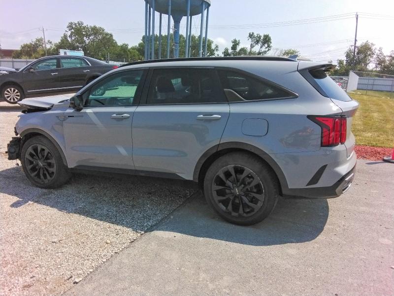 Photo 2 from auction – 2022 KIA SORENTO with VIN 5XYRK4LFXNG093779