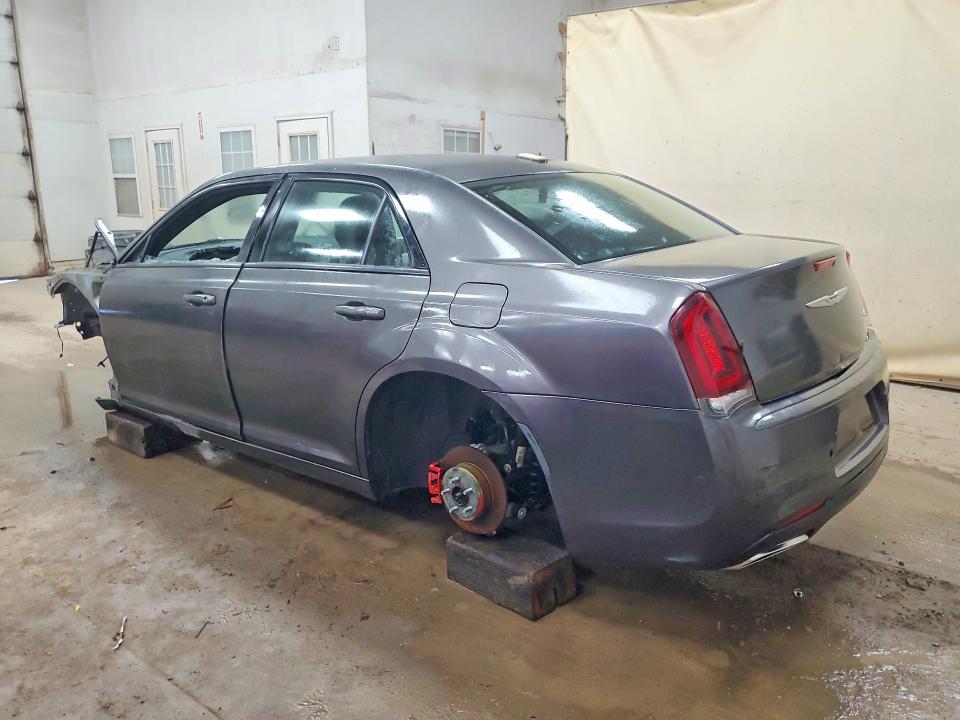 Photo 2 from auction – 2021 CHRYSLER 300 with VIN 2C3CCABG8MH506976