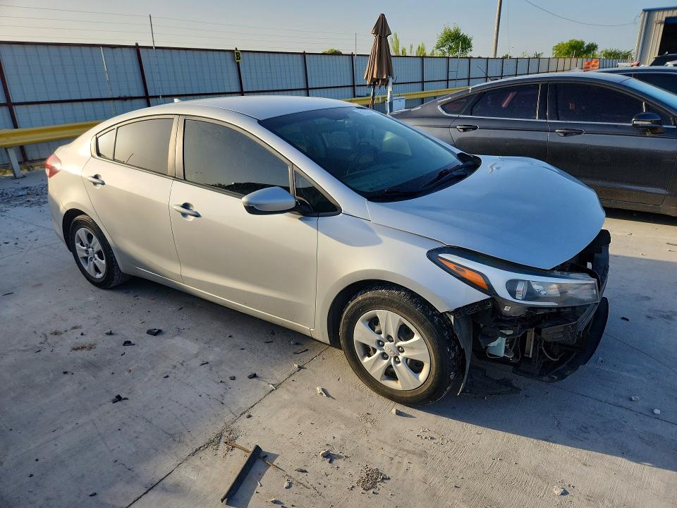 Photo 4 from auction – 2017 KIA FORTE with VIN 3KPFK4A71HE048780