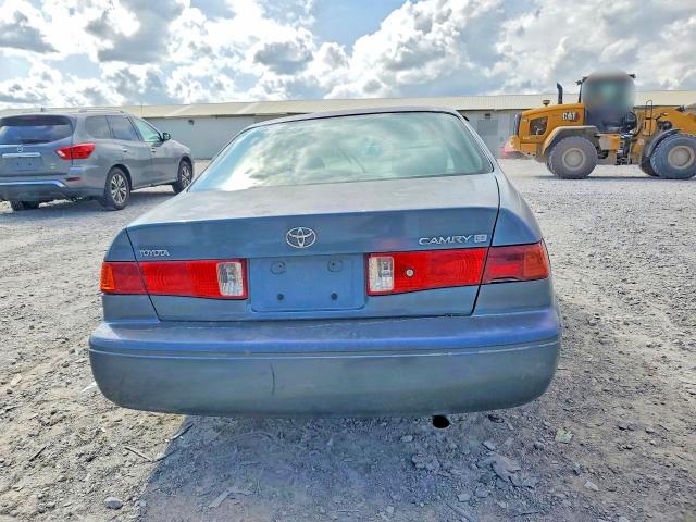Photo 6 from auction – 2000 TOYOTA CAMRY with VIN 4T1BG22K5YU989556