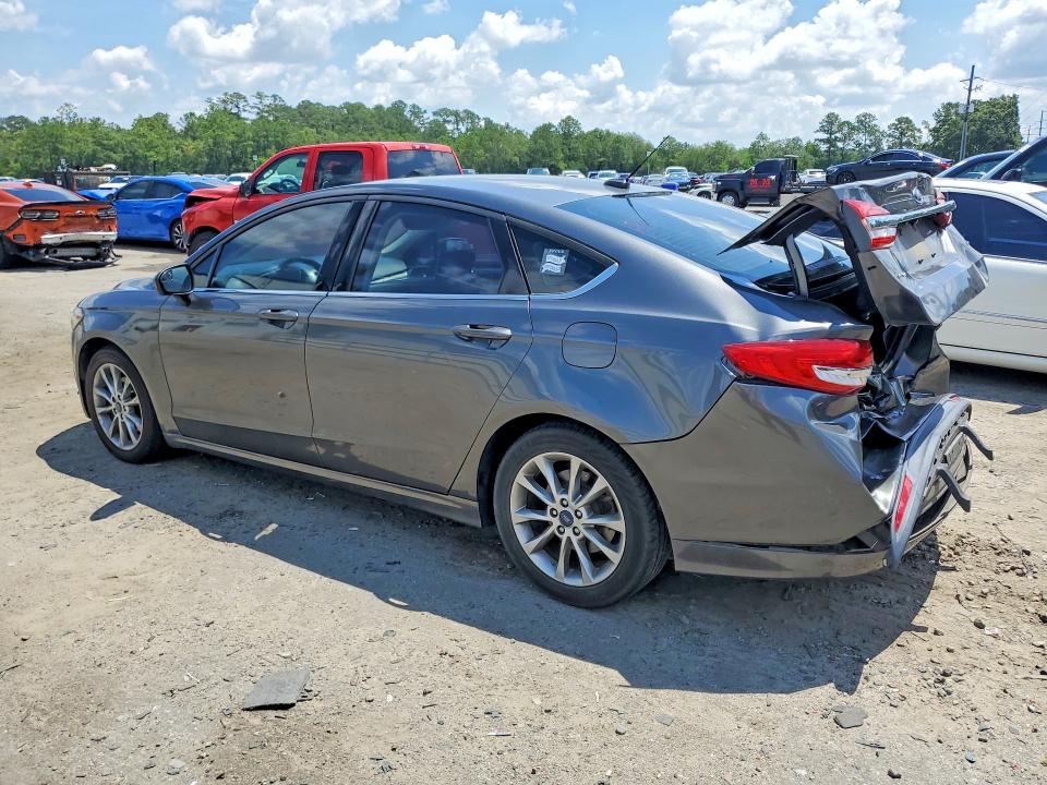 Photo 2 from auction – 2017 FORD FUSION with VIN 3FA6P0H72HR193311