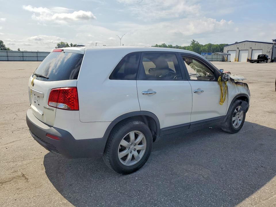 Photo 3 from auction – 2011 KIA SORENTO with VIN 5XYKT3A11BG035362